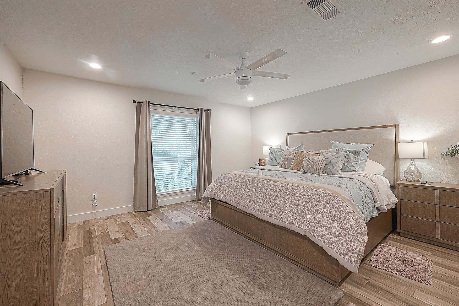 9502 Bob White Drive, Houston, TX 77096 9502 Bob White Drive, Houston, TX 77096