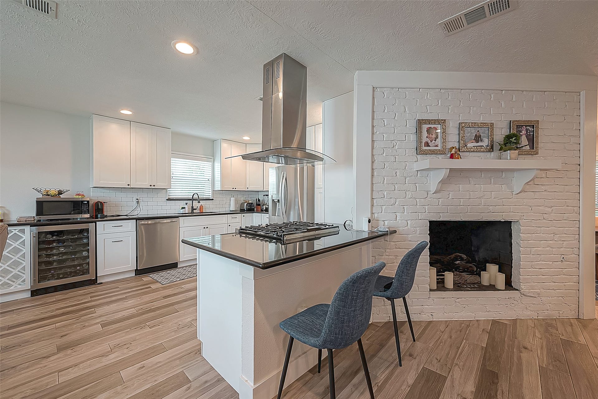 9502 Bob White Drive, Houston, TX 77096 9502 Bob White Drive, Houston, TX 77096