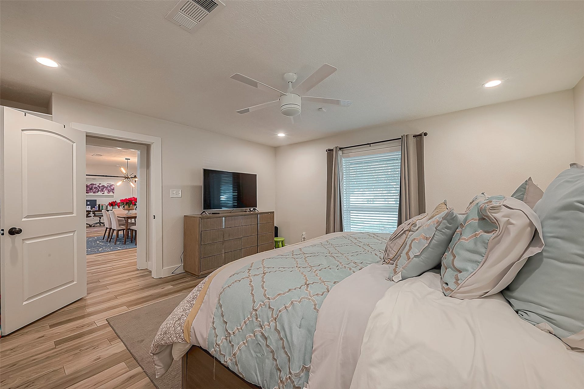 9502 Bob White Drive, Houston, TX 77096 9502 Bob White Drive, Houston, TX 77096