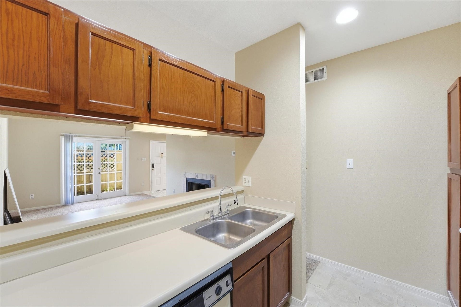 8055 Cambridge Street, #5, Houston, TX 77054 8055 Cambridge Street, #5, Houston, TX 77054