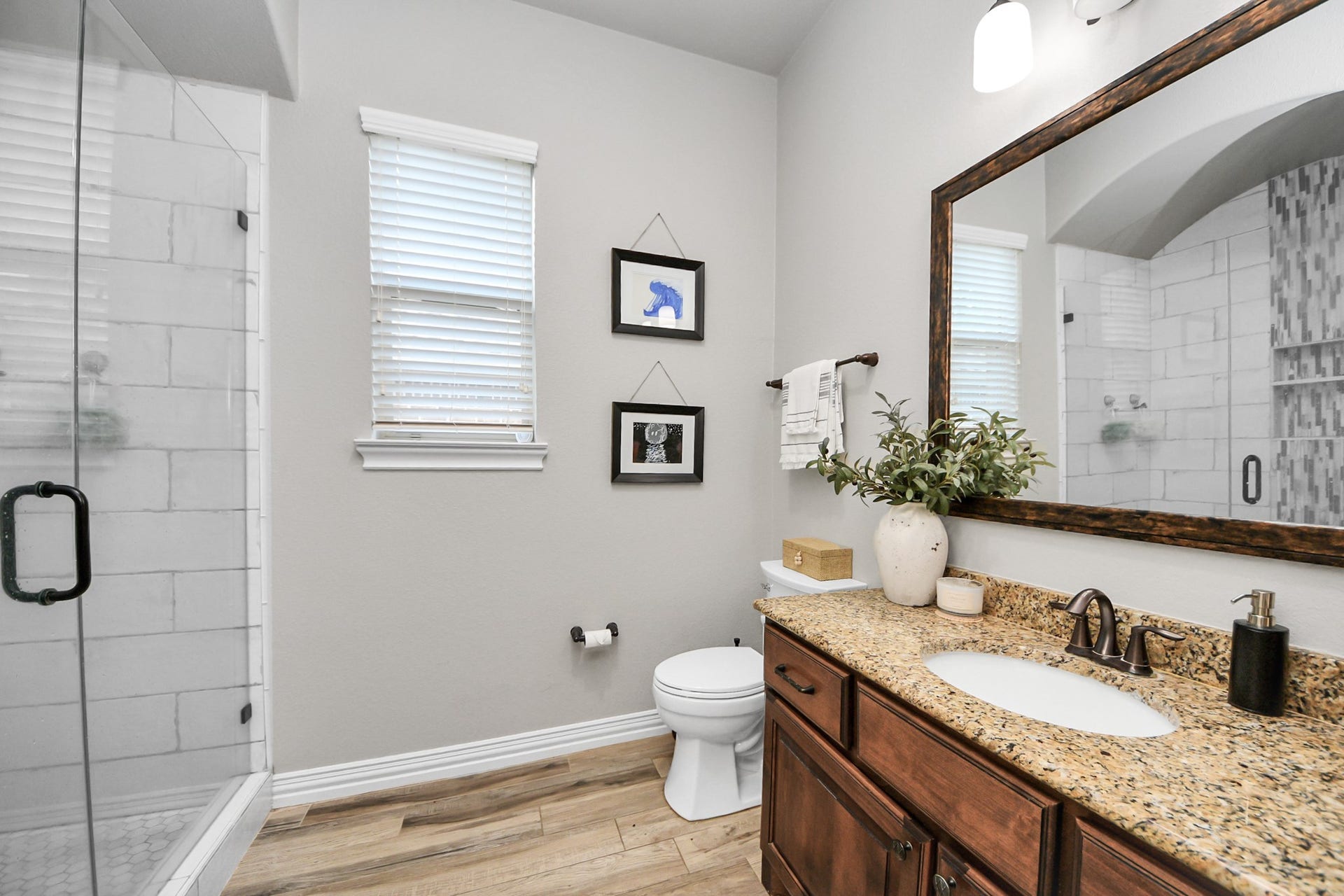 143 Pronghorn Place, Montgomery, TX 77316 Hall bathroom