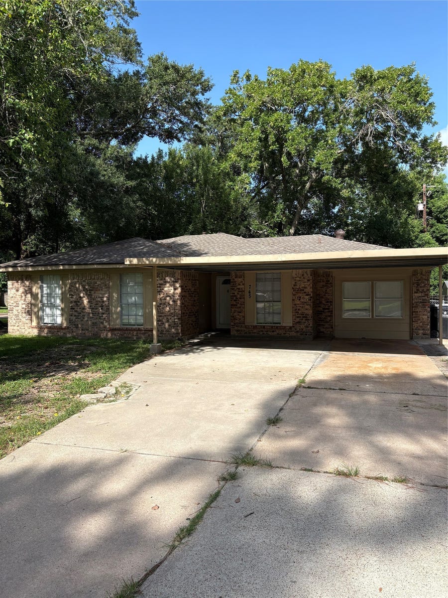 Property photo for 745 Dezso Drive, Alvin, TX