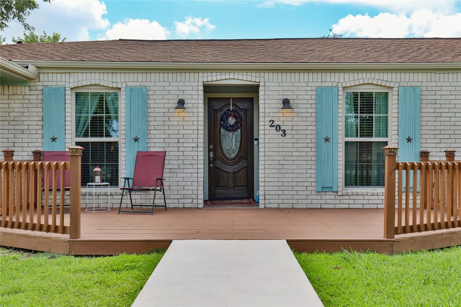 Property photo for 203 Tamarind Street, Lake Jackson, TX
