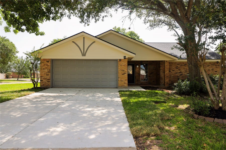 Property photo for 51 Sweetgum Court, Lake Jackson, TX