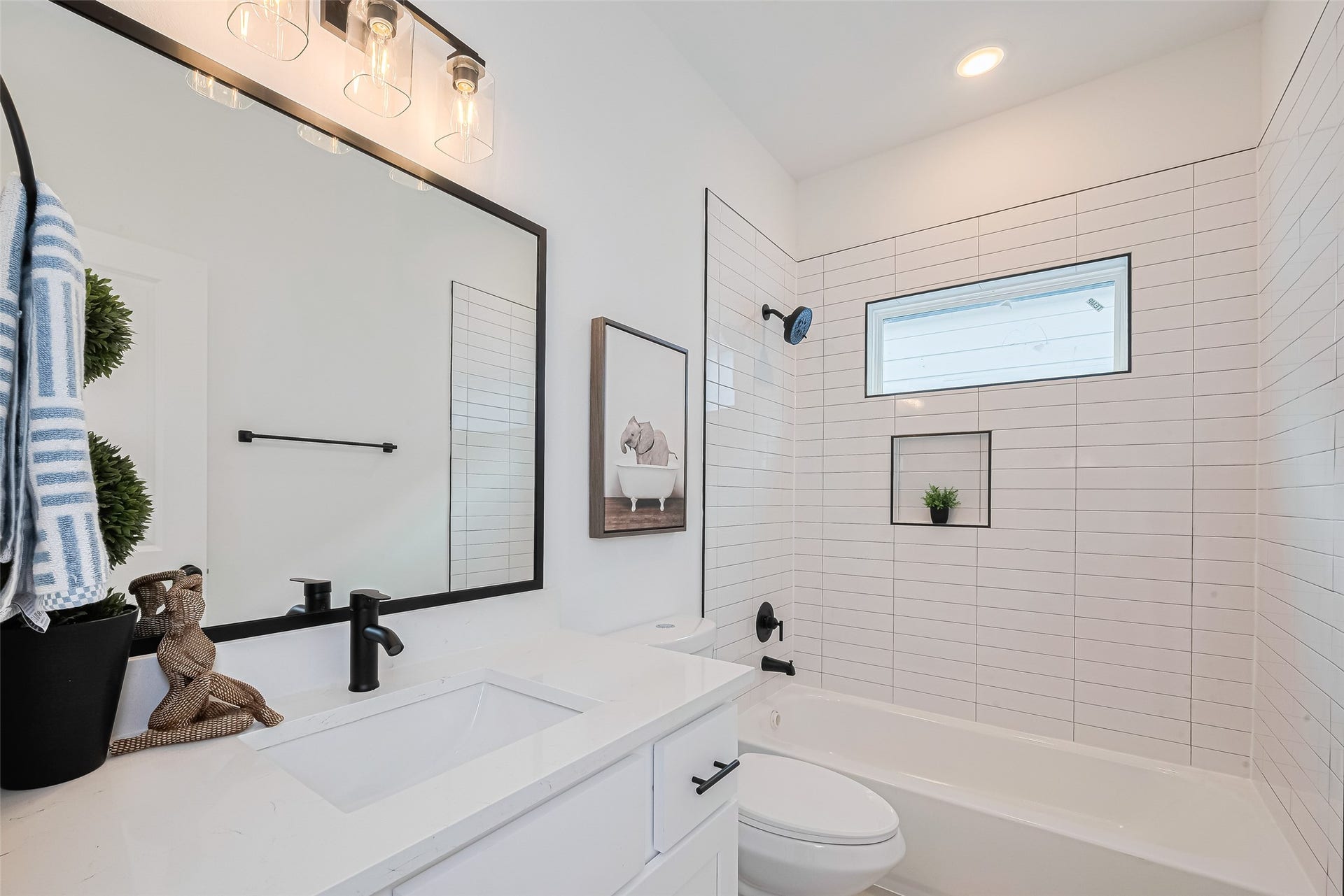 5914 Shelburne Unit A and B Street, Humble, TX 77396 Previous development. For marketing purposes only.