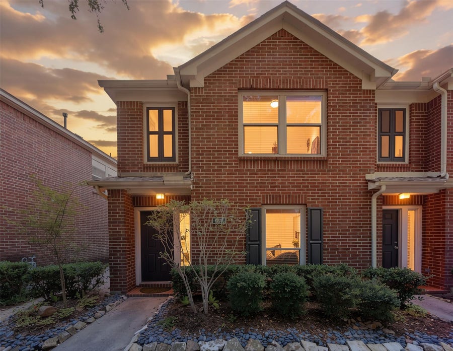 Property photo for 834 W Heights Hollow Lane, Houston, TX