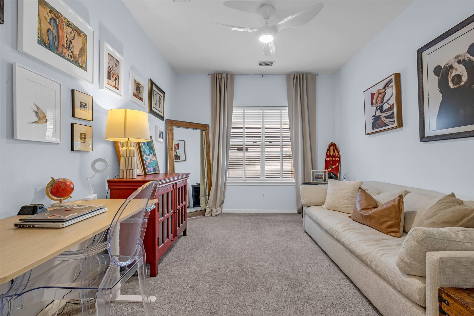 601 Lester Street, Houston, TX 77007 One of two secondary bedrooms, with a closet and a ceiling fan.