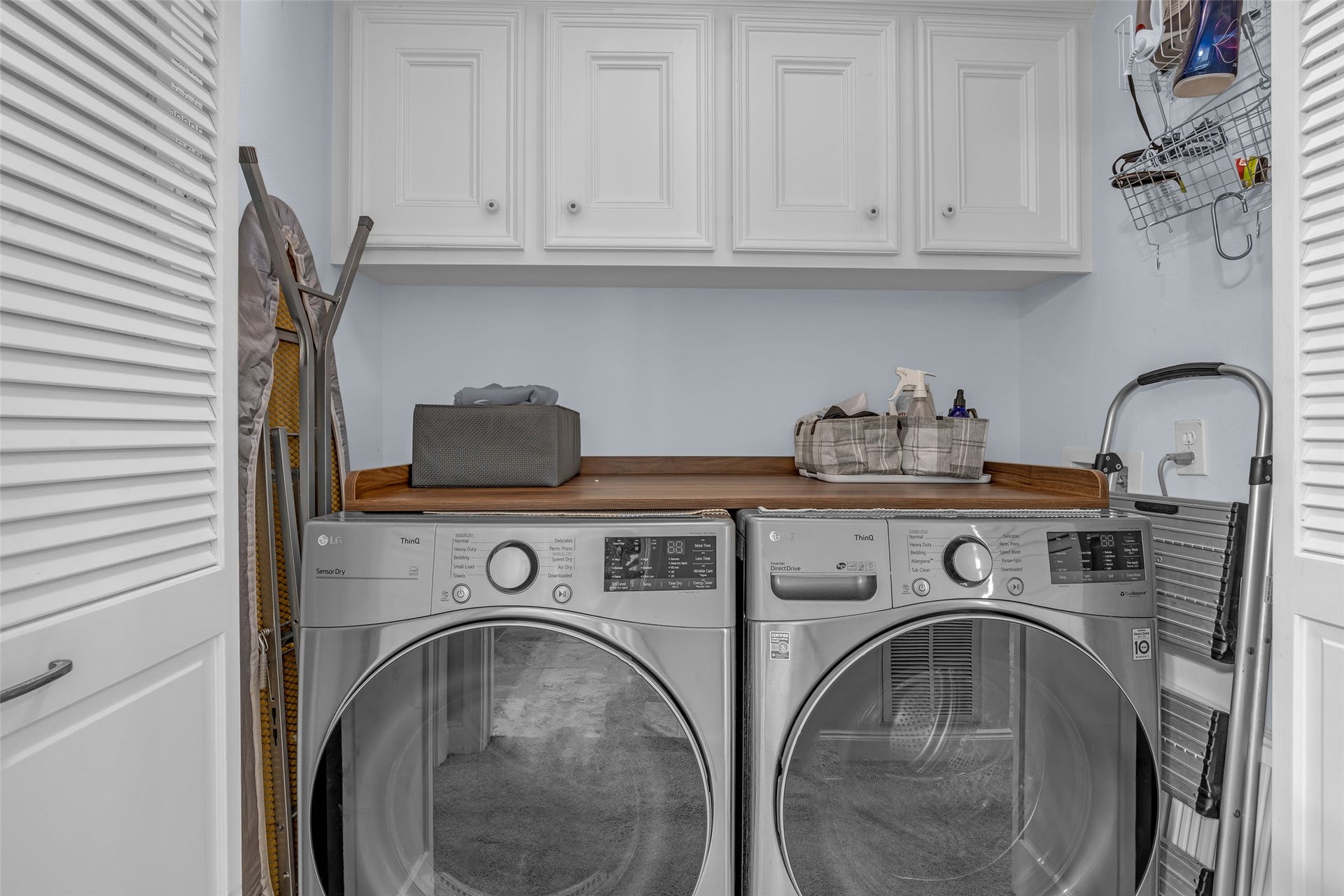 601 Lester Street, Houston, TX 77007 Laundry room, the washer and dryer are included in the lease.