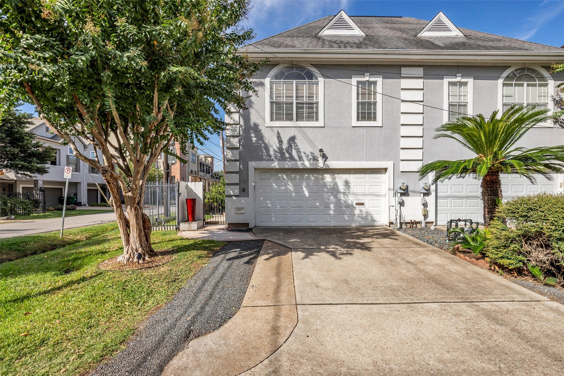 601 Lester Street, Houston, TX 77007 Located on a corner lot. This 3 bed 2.5 home is available to lease from December 1st.