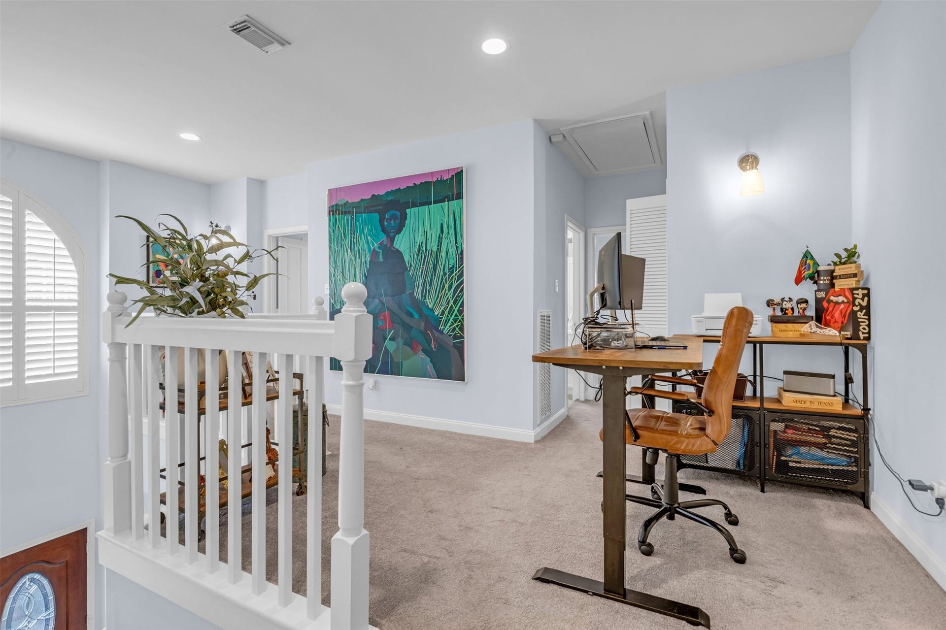 601 Lester Street, Houston, TX 77007 On the second floor, there is a space that can be used as an office.