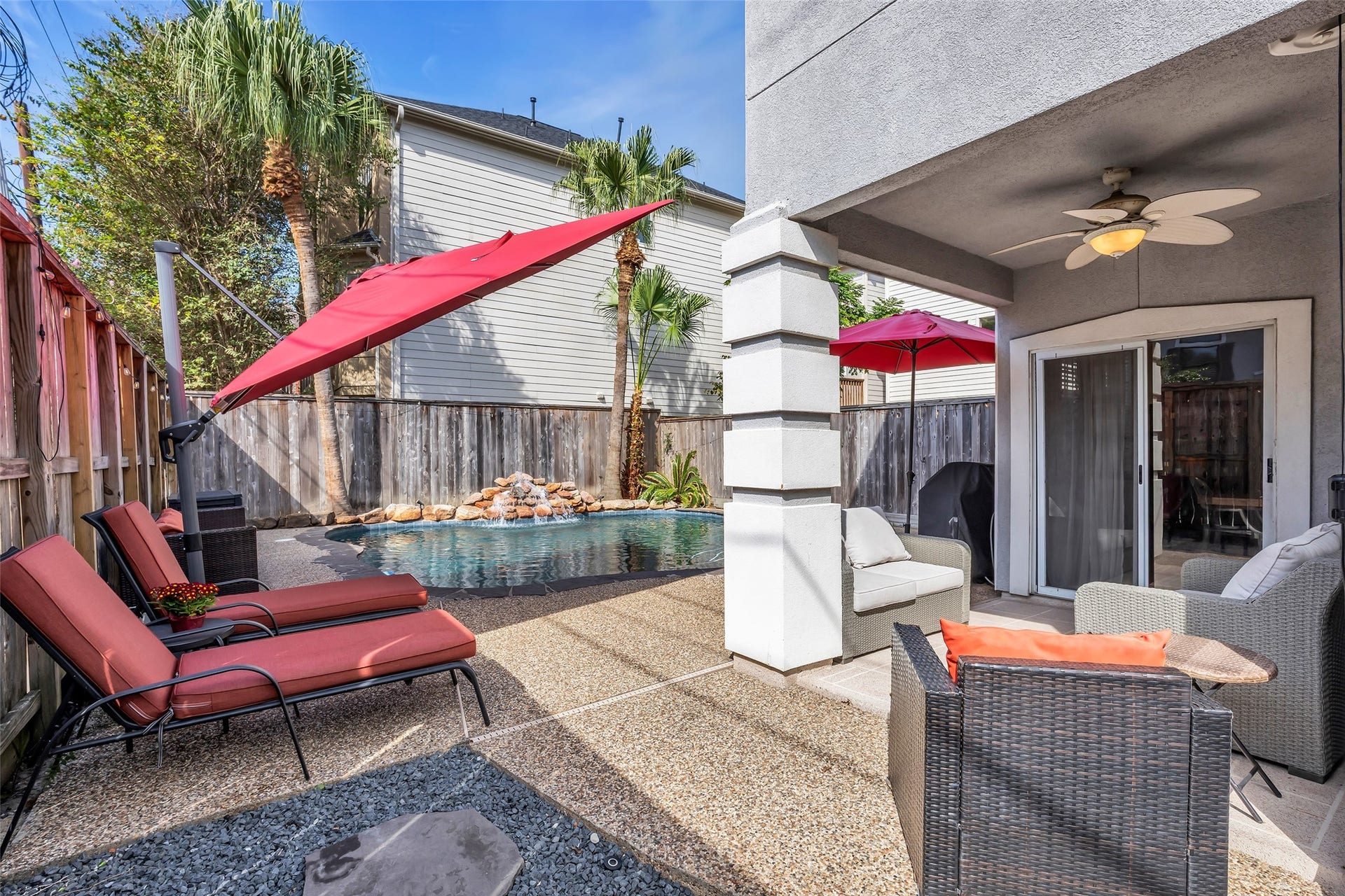 601 Lester Street, Houston, TX 77007 All the outdoor furniture, umbrellas, and BBQ grill are included in the lease.