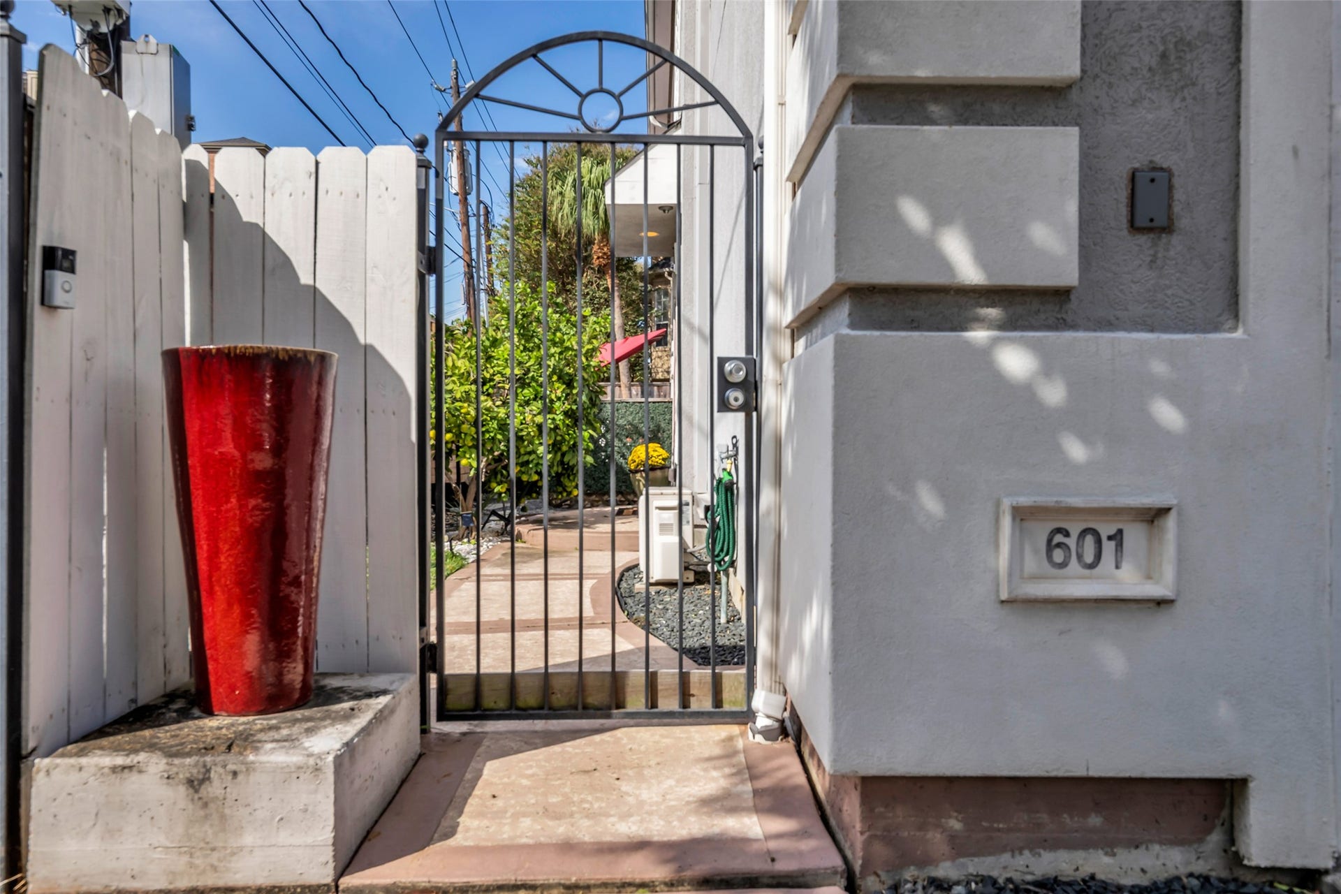 601 Lester Street, Houston, TX 77007 Private gated entry leading to the front door. Yard maintenance is included in the lease.