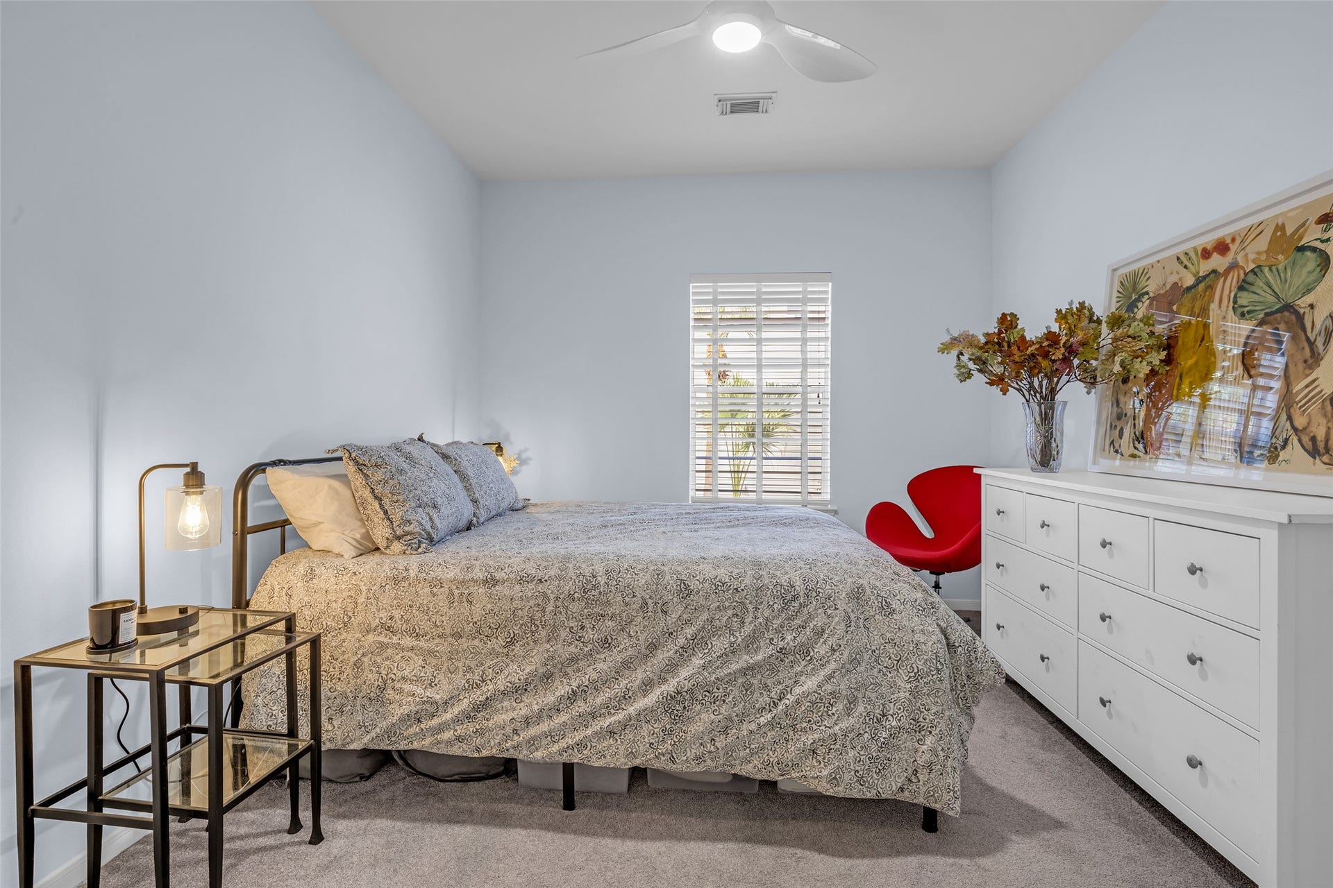 601 Lester Street, Houston, TX 77007 The third bedroom, it has a closet and a ceiling fan.