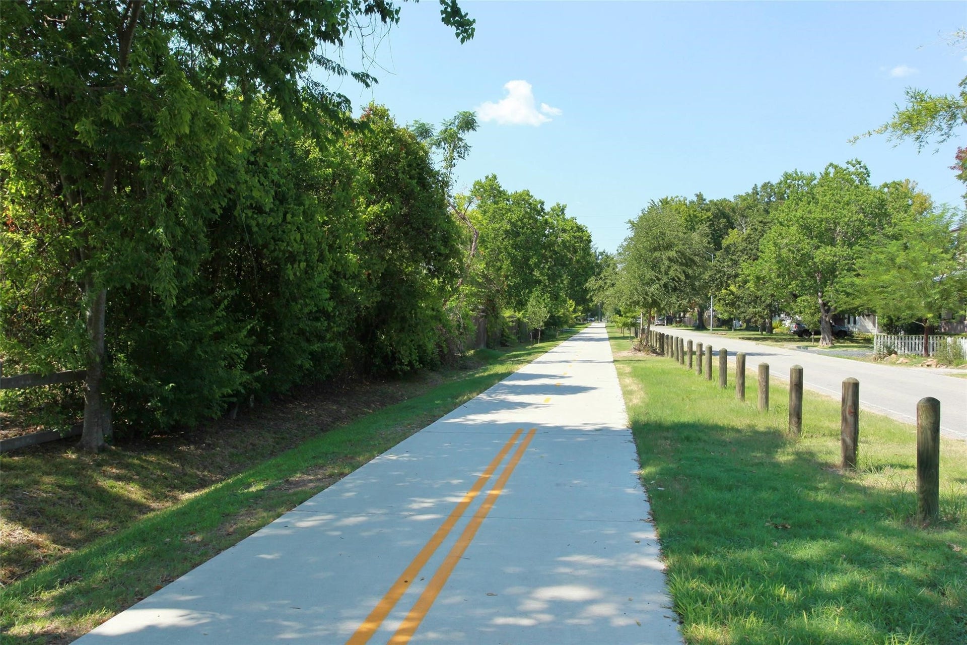 Enjoy easy access to the Heights Hike & Bike Trail, one of Houston's most popular outdoor amenities, offering miles of trails for walking, running, and cycling.