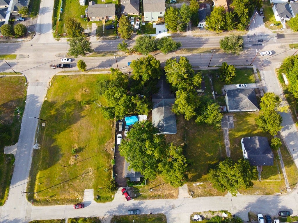 3216 Collingsworth Street, Houston, TX 77026 3216 Collingsworth Street, Houston, TX 77026