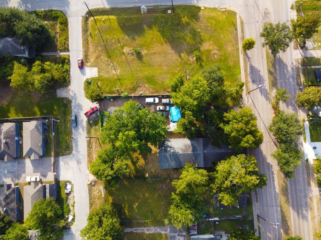 3216 Collingsworth Street, Houston, TX 77026 3216 Collingsworth Street, Houston, TX 77026
