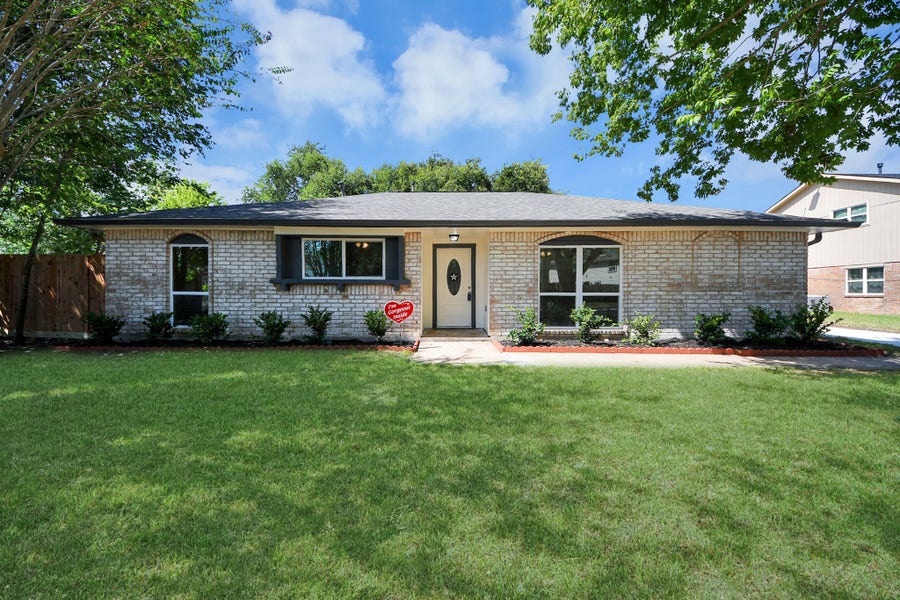 Property photo for 15814 Ridgerock Road, Missouri City, TX