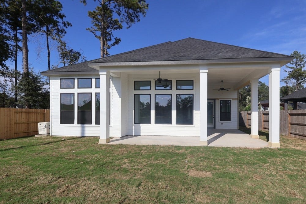 18442 Lovelier Lane, Conroe, TX 77302 Welcome to The Lavender by David Weekley Homes. Move-In Ready Now!