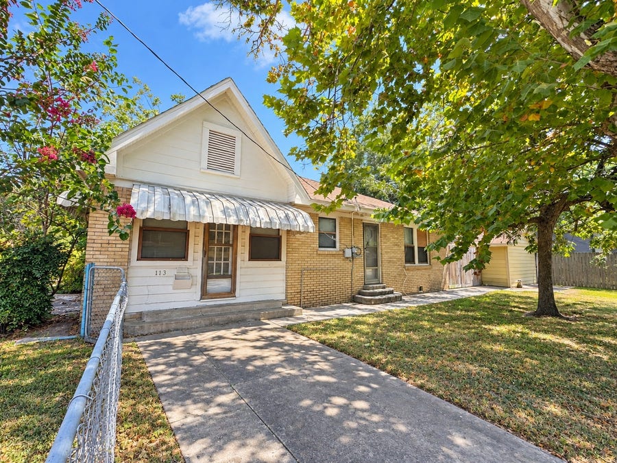 Property photo for 113 W Lobit Street, Baytown, TX