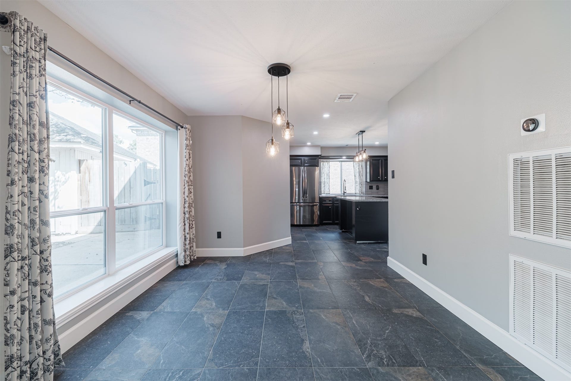 Breakfast/Dining Room
