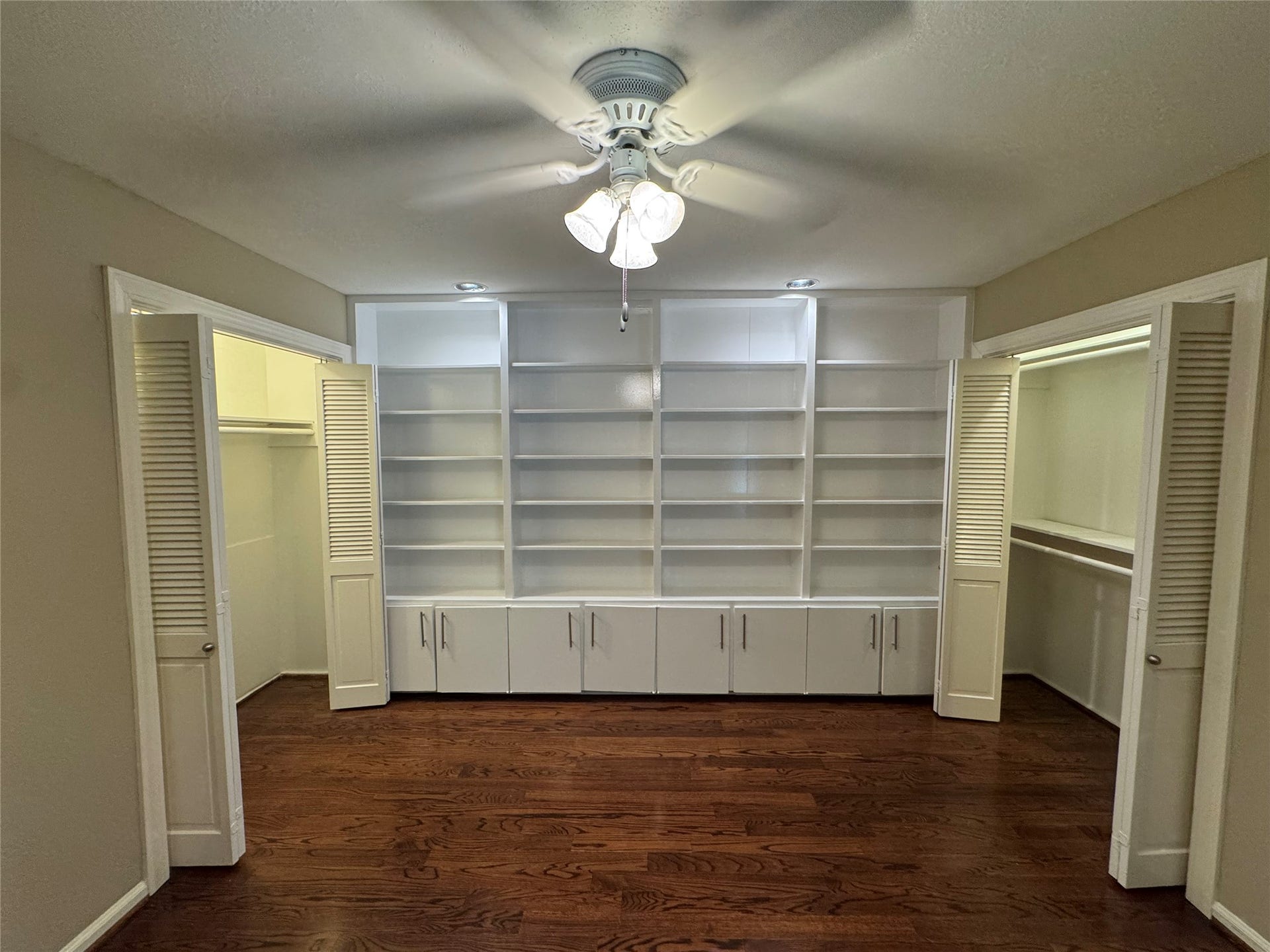 DOWNSTAIRS SECONDARY BEDROOMS WITH BUILTINS