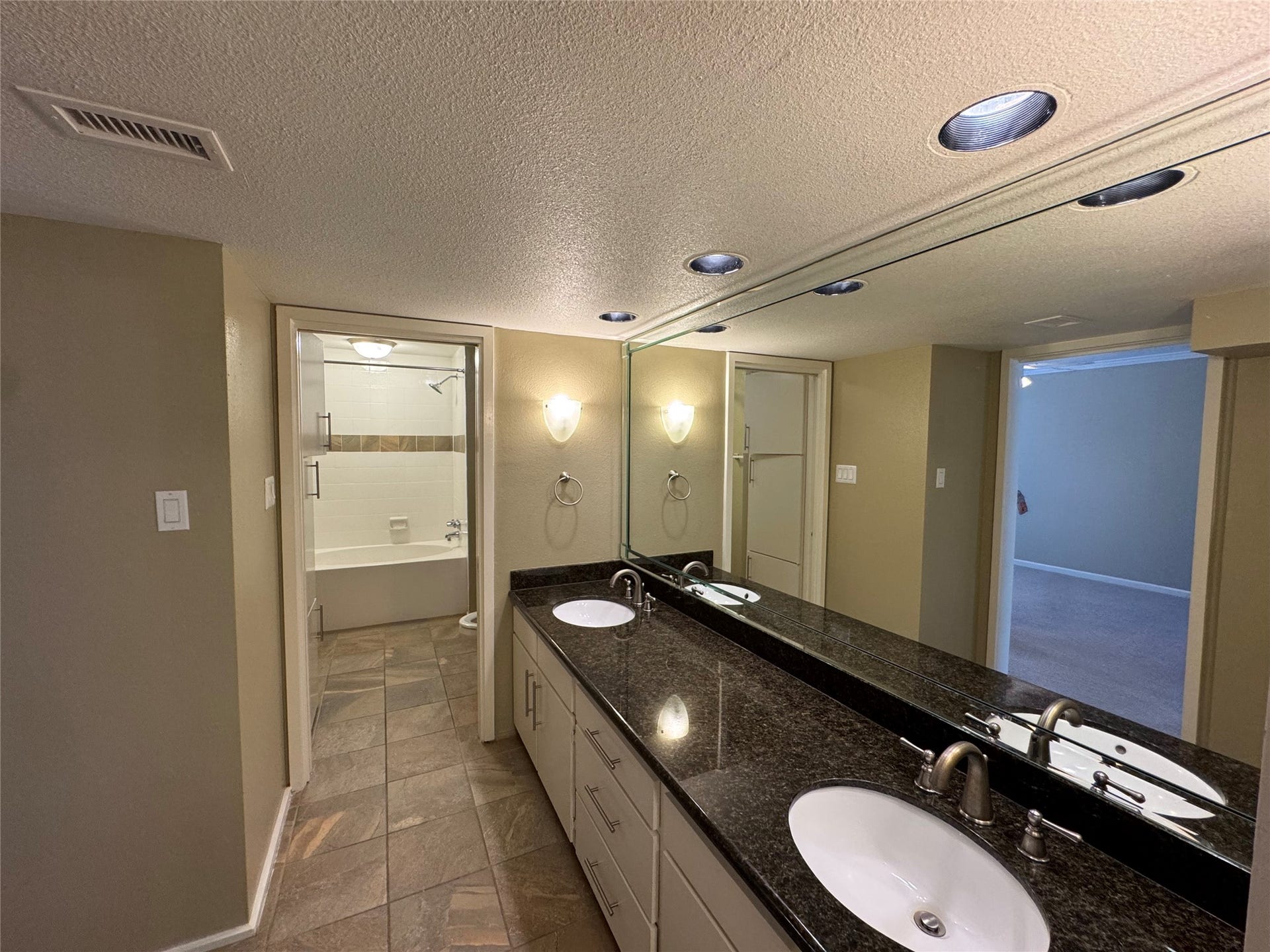 UPSTAIRS PRIMARY BATH
