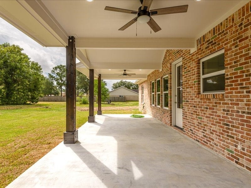 3411 Avenue J 1/2, Santa Fe, TX 77510 Large Covered Back Patio