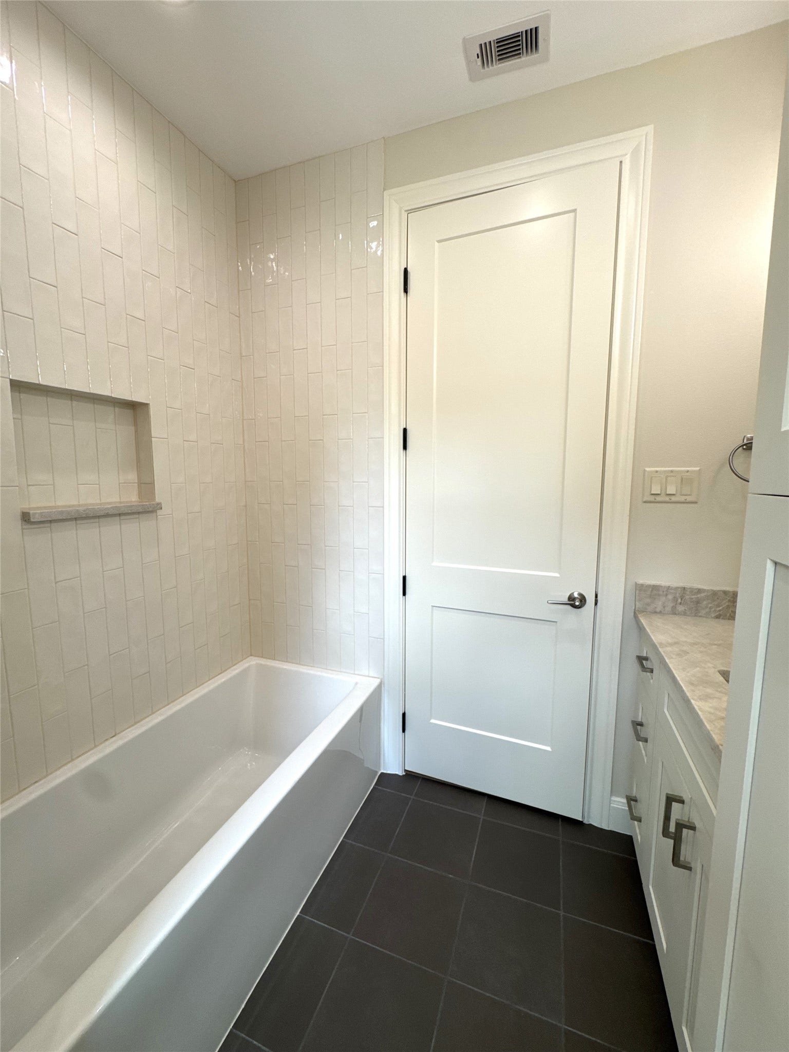 3411 Avenue J 1/2, Santa Fe, TX 77510 Tub/Shower Combo