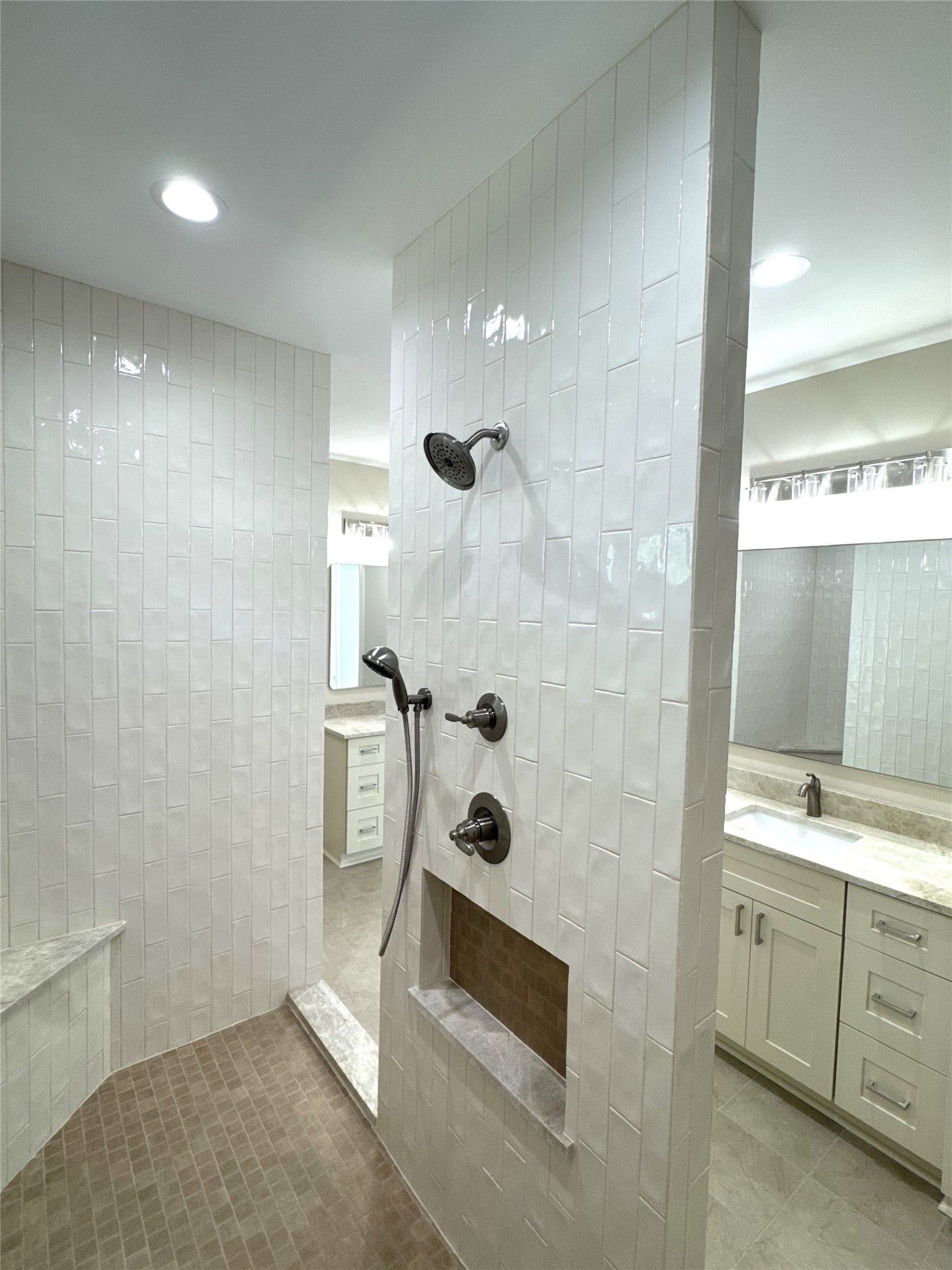 3411 Avenue J 1/2, Santa Fe, TX 77510 Passthrough Shower