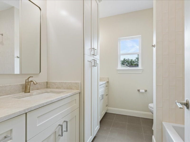 3411 Avenue J 1/2, Santa Fe, TX 77510 Guest Bathroom