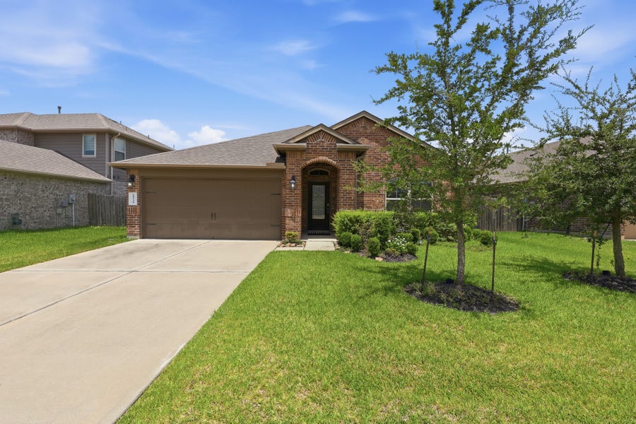 Property photo for 18326 Pin Oak Lake Drive, Richmond, TX