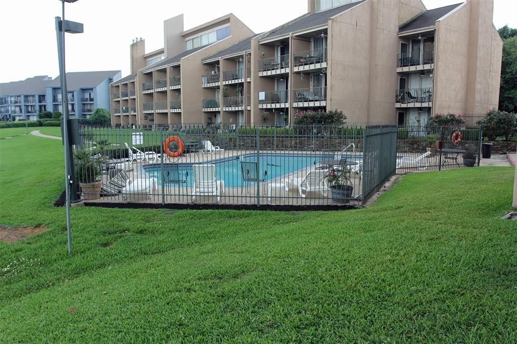 12600 Melville Drive, #203A, Montgomery, TX 77356 The Lodge Pool