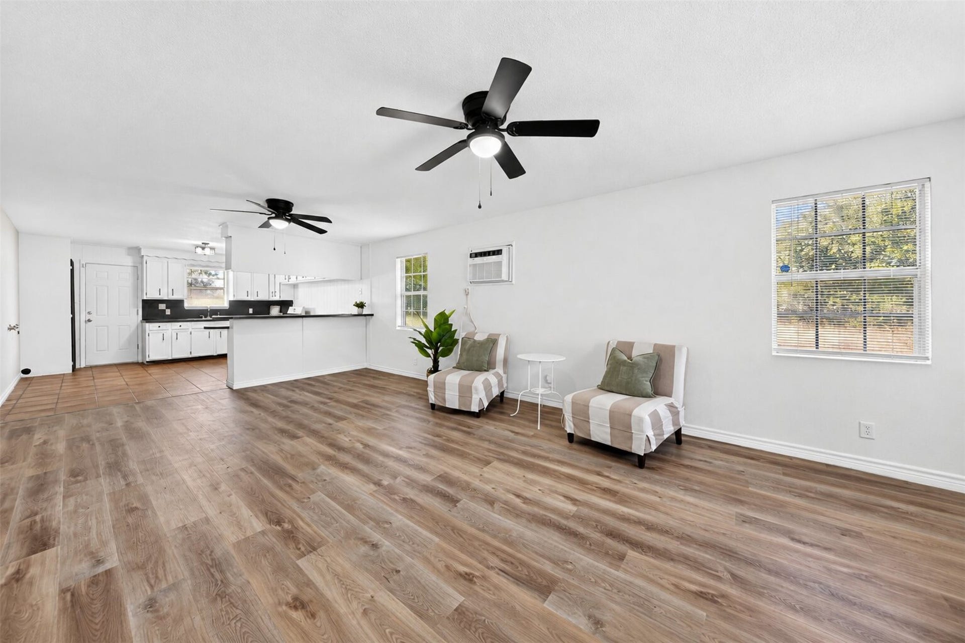 4913 Partridge Street, La Marque, TX 77568 New flooring and fixtures.