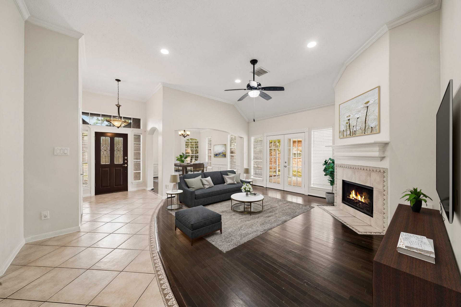 2611 Oxhill Court, Pearland, TX 77584 Virtually Staged: Generous proportions provide plenty of room for seating and entertaining, creating an inviting central gathering space.