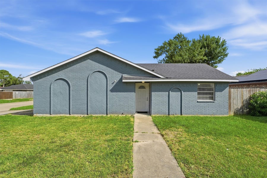 Property photo for 17203 Sunshine Street, Houston, TX