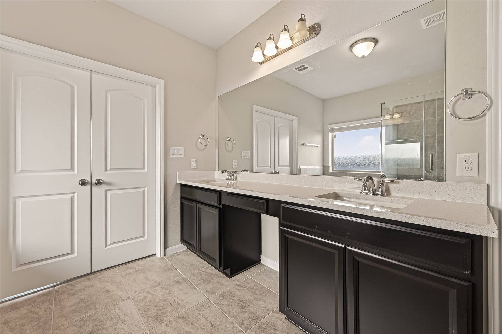20427 Alpine Meadow Place, Richmond, TX 77407 Dual vanities provide ample space for busy mornings while maintaining a clean, open feel.