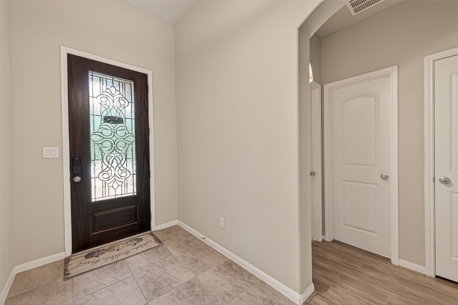 20427 Alpine Meadow Place, Richmond, TX 77407 Bright entryway welcomes guests with natural light and easy access to the main living areas.