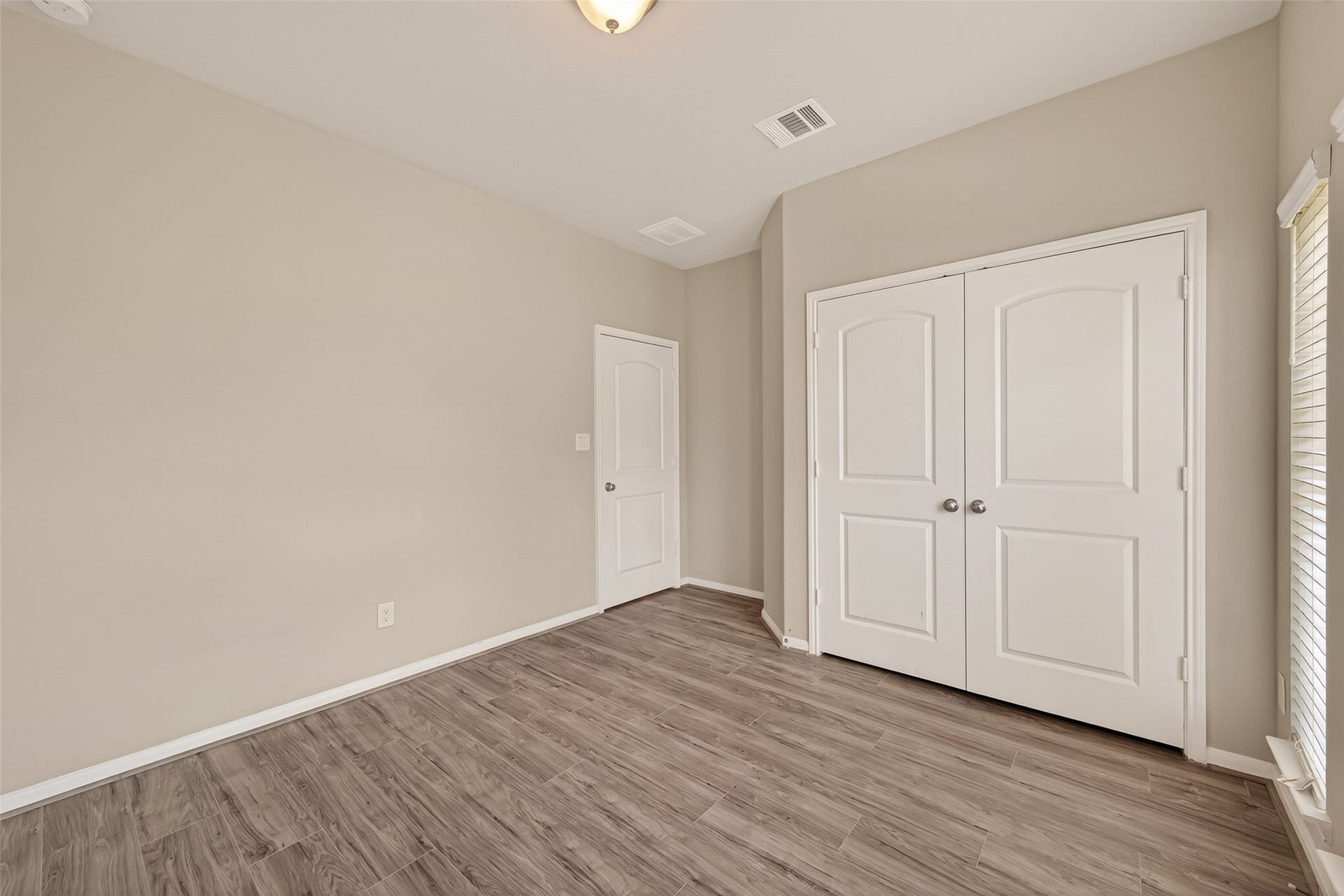 20427 Alpine Meadow Place, Richmond, TX 77407 The primary bedroom provides a relaxing setting with a neutral palette ready for your personal touch.