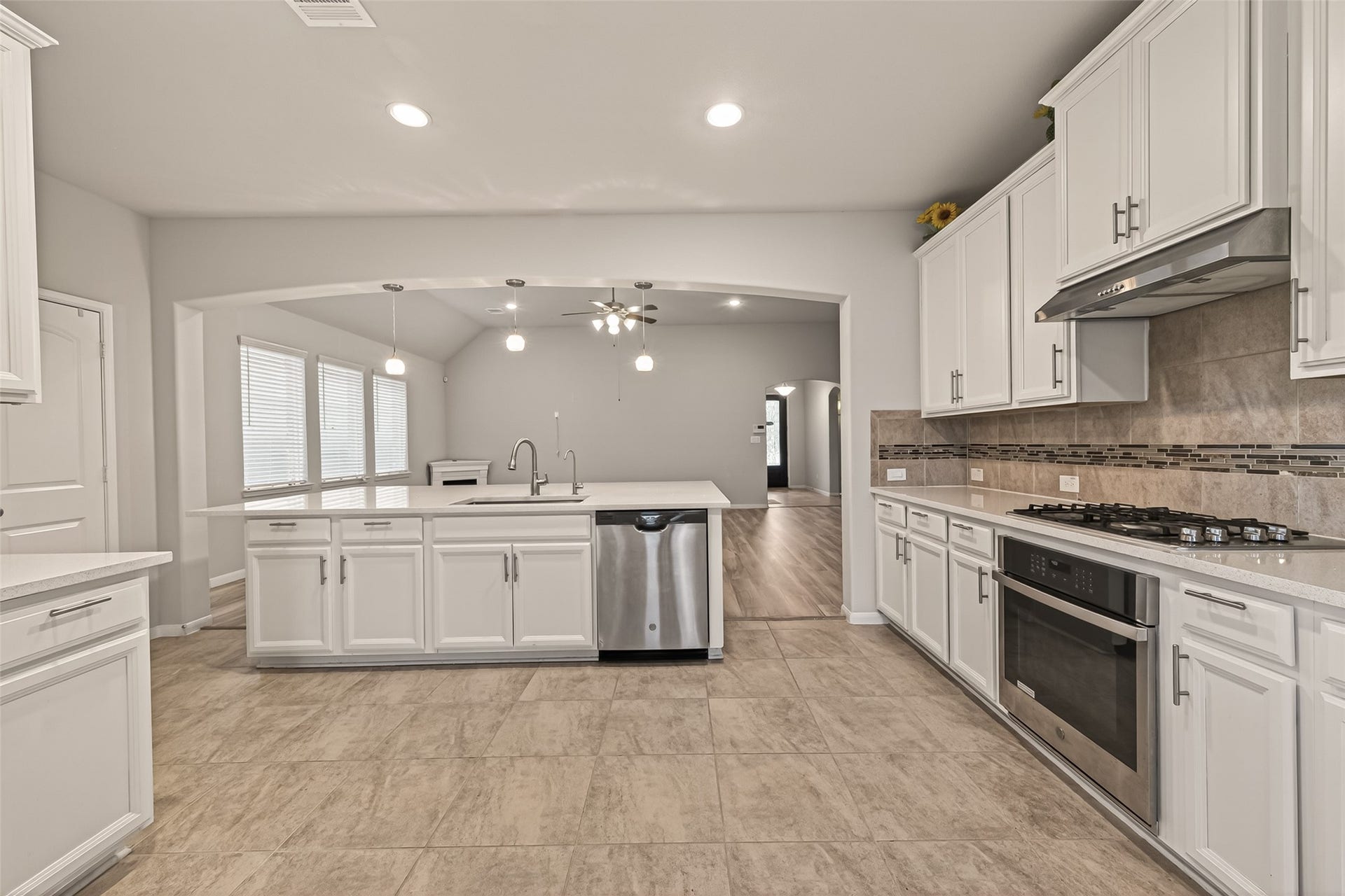 20427 Alpine Meadow Place, Richmond, TX 77407 A bright and spacious kitchen offers plenty of room to cook, gather, and enjoy everyday moments.