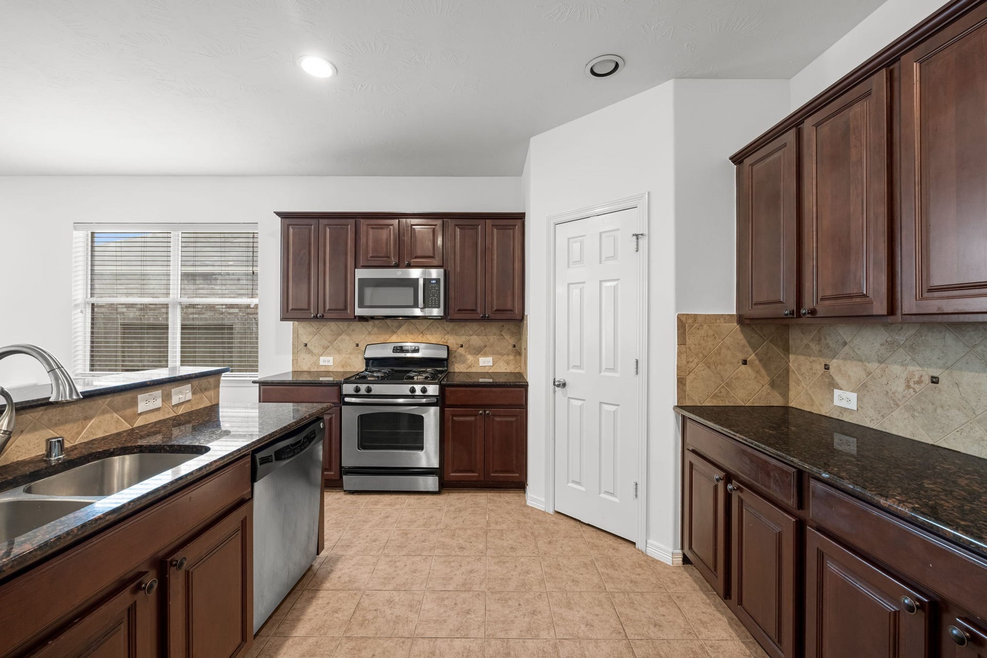 2006 Peonies Court, Pearland, TX 77581 2006 Peonies Court, Pearland, TX 77581