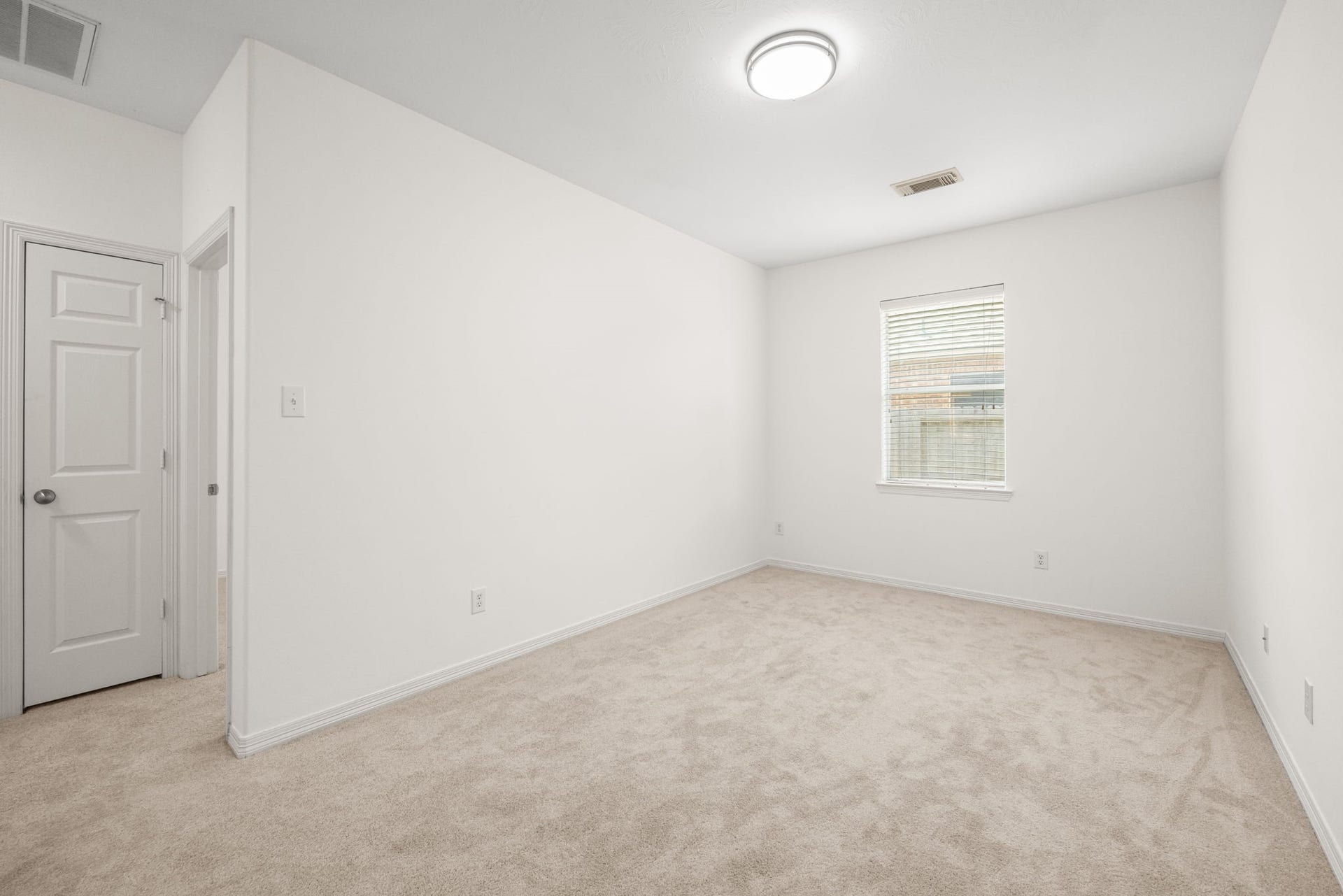 2006 Peonies Court, Pearland, TX 77581 Located between the secondary bedrooms, this versatile space offers options beyond a traditional bedroom layout, from a quiet reading corner to a compact media lounge or hobby space.