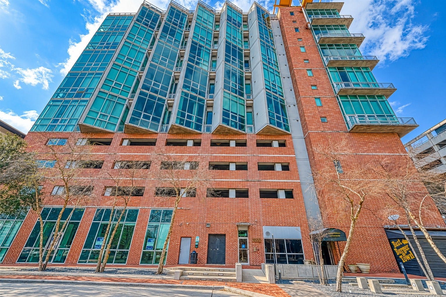 Midtown has a walk score of 86 out of 100 making it one of the most walkable neighborhoods in the city. Enjoy restaurants, bars, and parks at your door step when you live at The Rise.