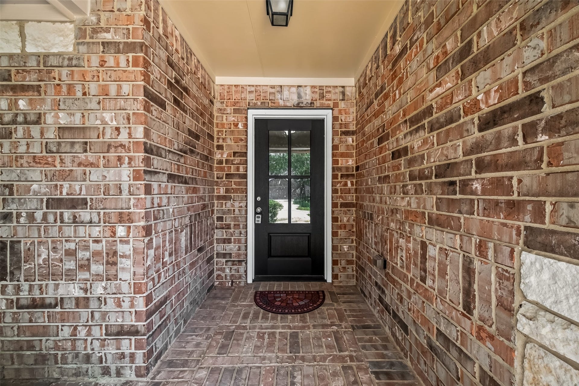 4714 Lake Rim Drive, Alvin, TX 77511 Lovely brick and stone entry