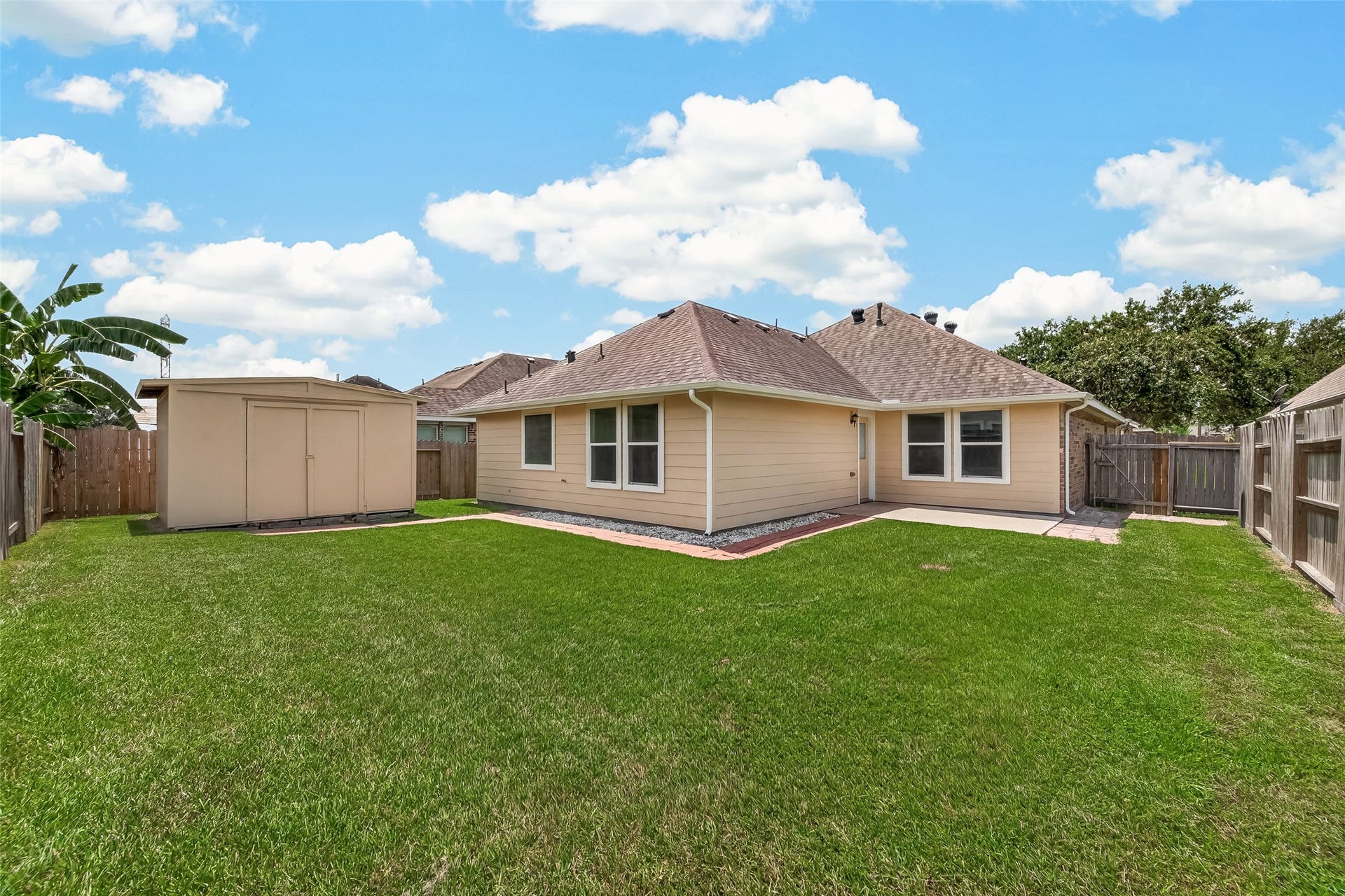 4714 Lake Rim Drive, Alvin, TX 77511 Large Back Yard with Shed