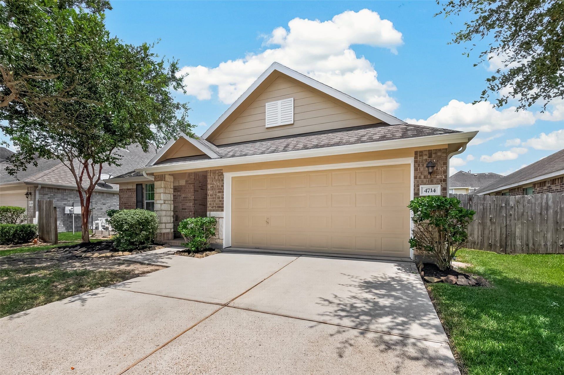 4714 Lake Rim Drive, Alvin, TX 77511 Welcome home!