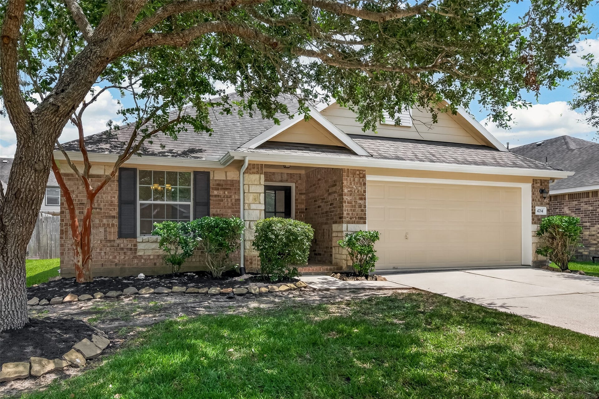 4714 Lake Rim Drive, Alvin, TX 77511 Welcome home!