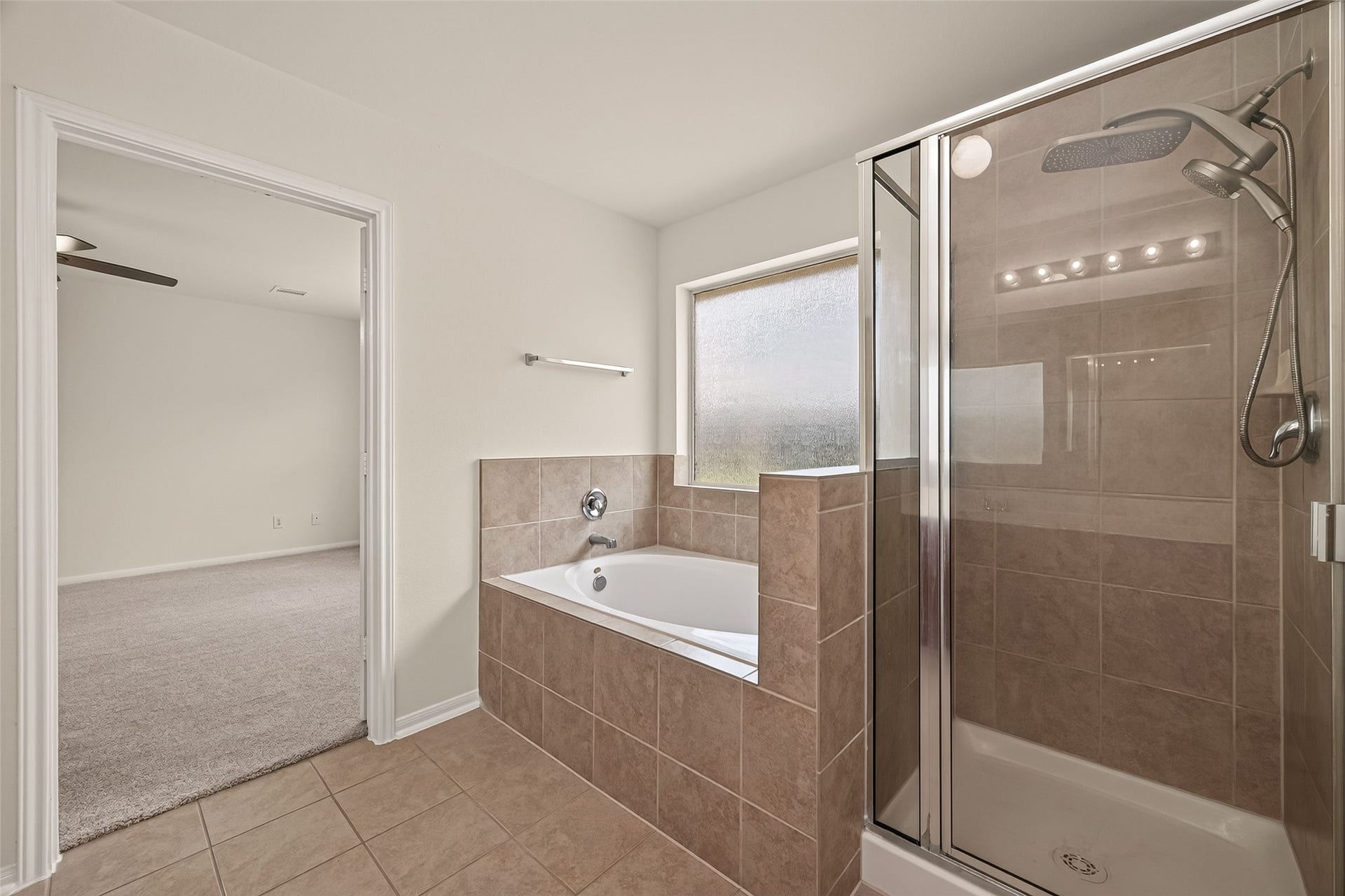 4714 Lake Rim Drive, Alvin, TX 77511 Primary Bath with Separate Shower and Tub