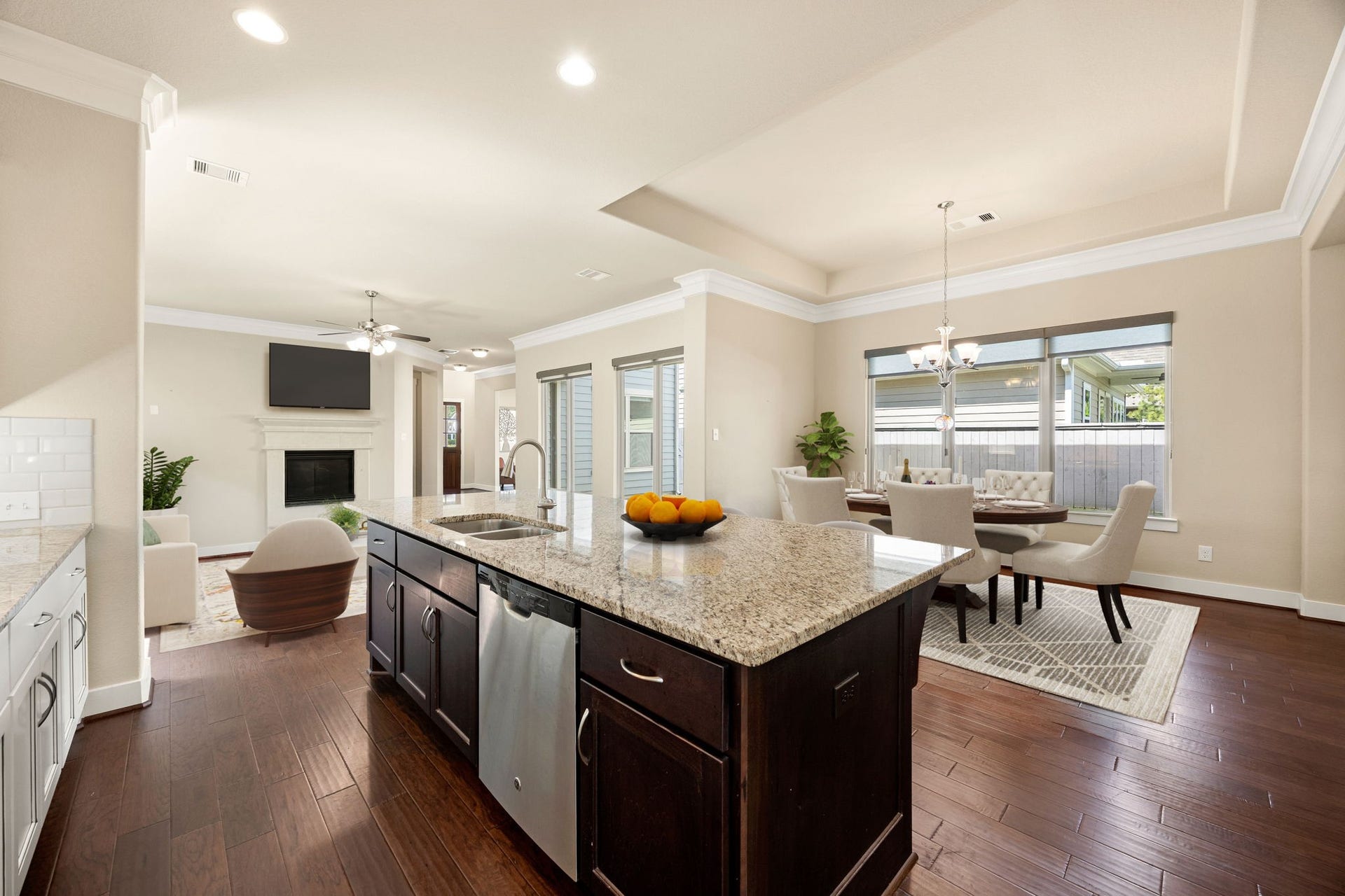 14 Kendrick Pines Boulevard, The Woodlands, TX 77389 At the heart of the home lies this chef-inspired gourmet kitchen, where sophisticated design meets everyday functionality. A striking oversized dark wood island serves as a bold centerpiece, topped with premium granite countertops and a convenient breakfast bar.