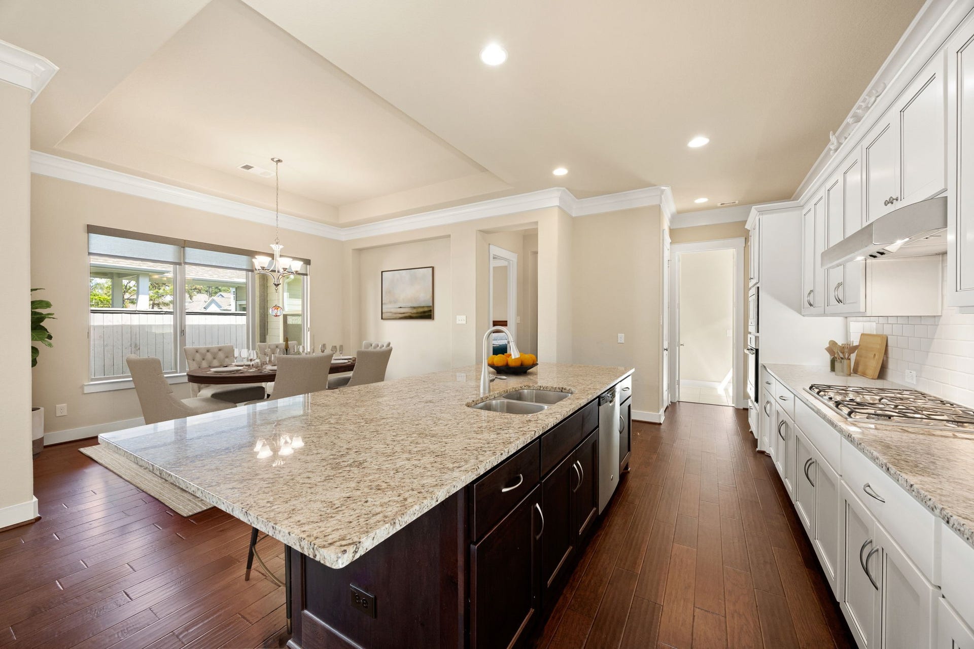 14 Kendrick Pines Boulevard, The Woodlands, TX 77389 The seamless flow into the sun-drenched breakfast nook and fireside family room creates an expansive, open-concept layout perfect for hosting. With crisp cabinetry and recessed lighting, this bright and airy space is truly the home's ultimate gathering spot.