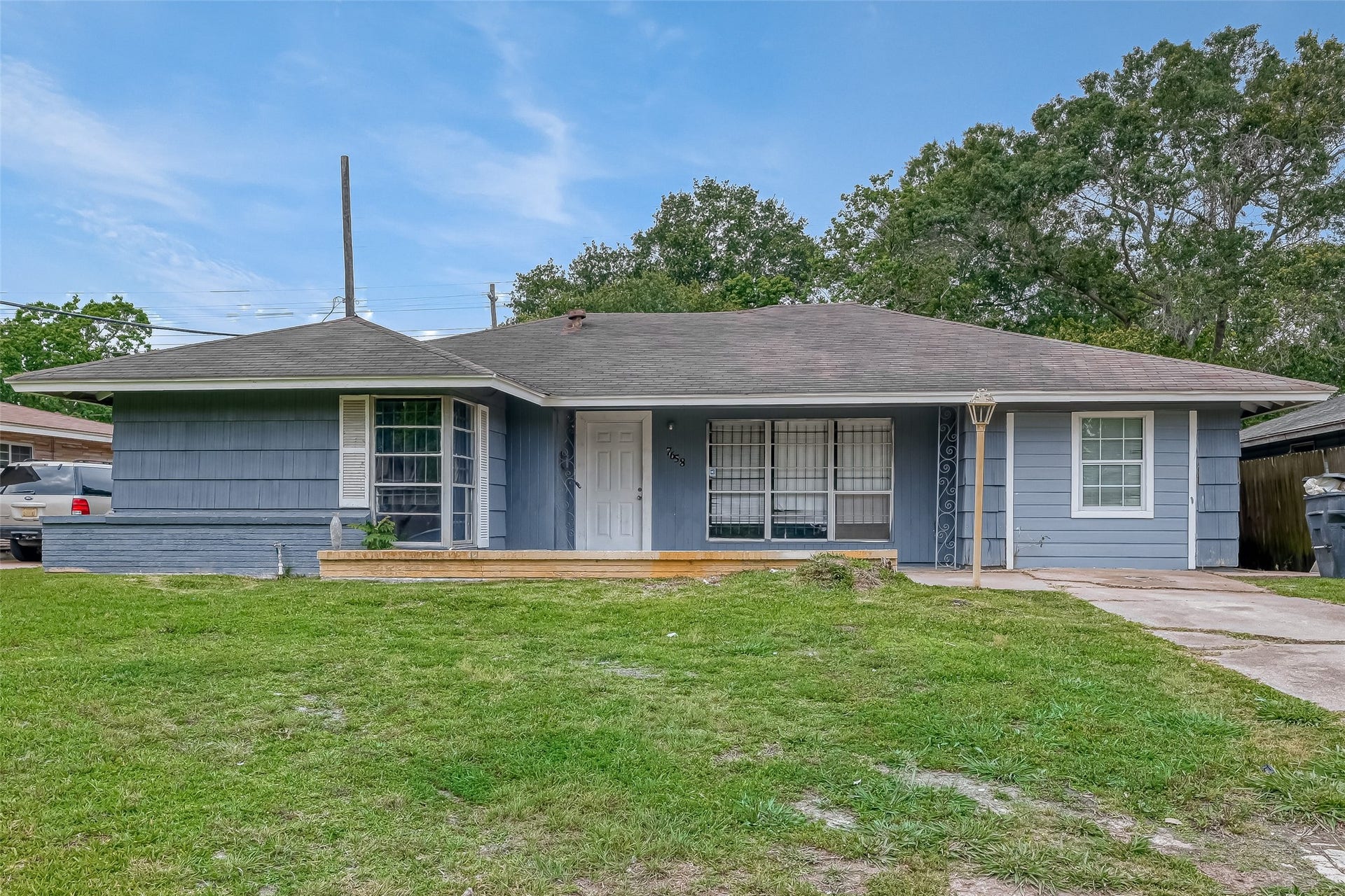 7658 Belbay Street, Houston, TX 77033 7658 Belbay Street, Houston, TX 77033